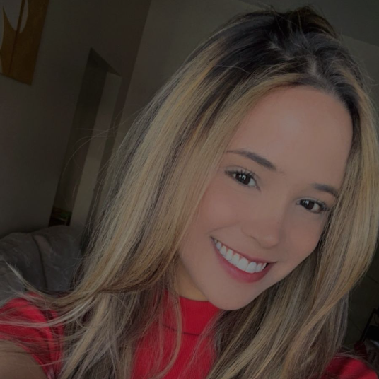 Dra. Evelyn Carine dos Santos